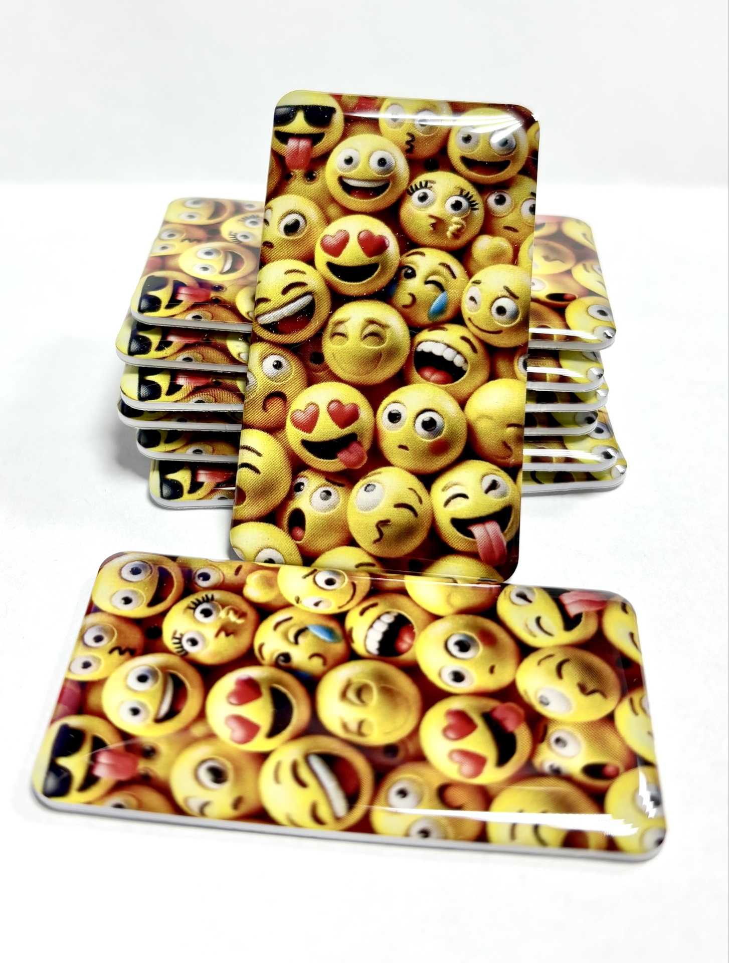 Стикер на телефон (на клейкой основе) "Смайл"