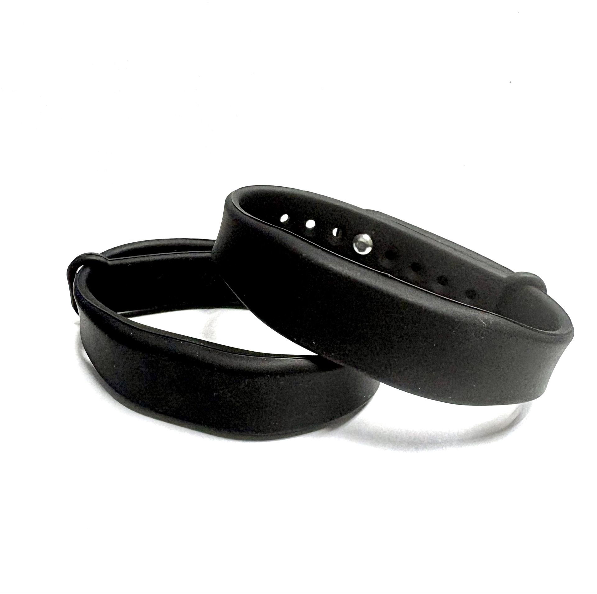 Браслет силиконовый регулируемый черный